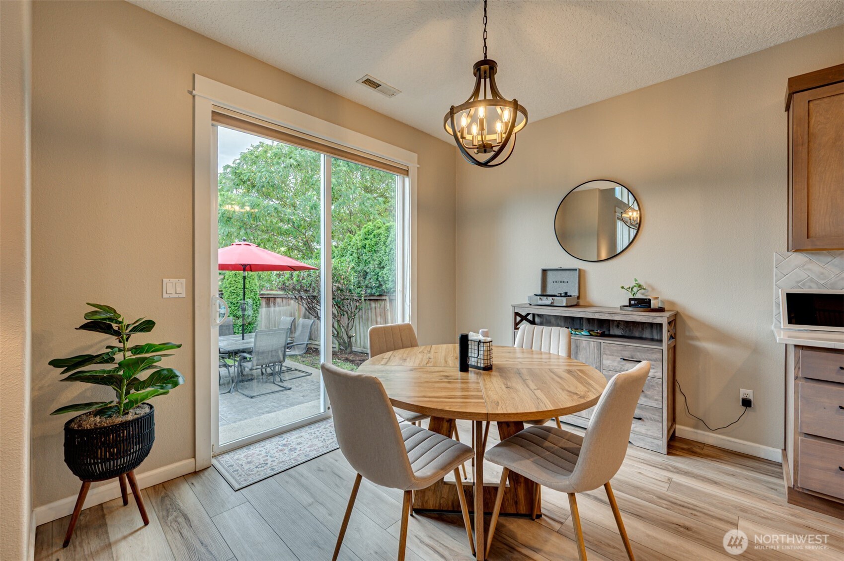 300 Thistle Court Property Photo 7