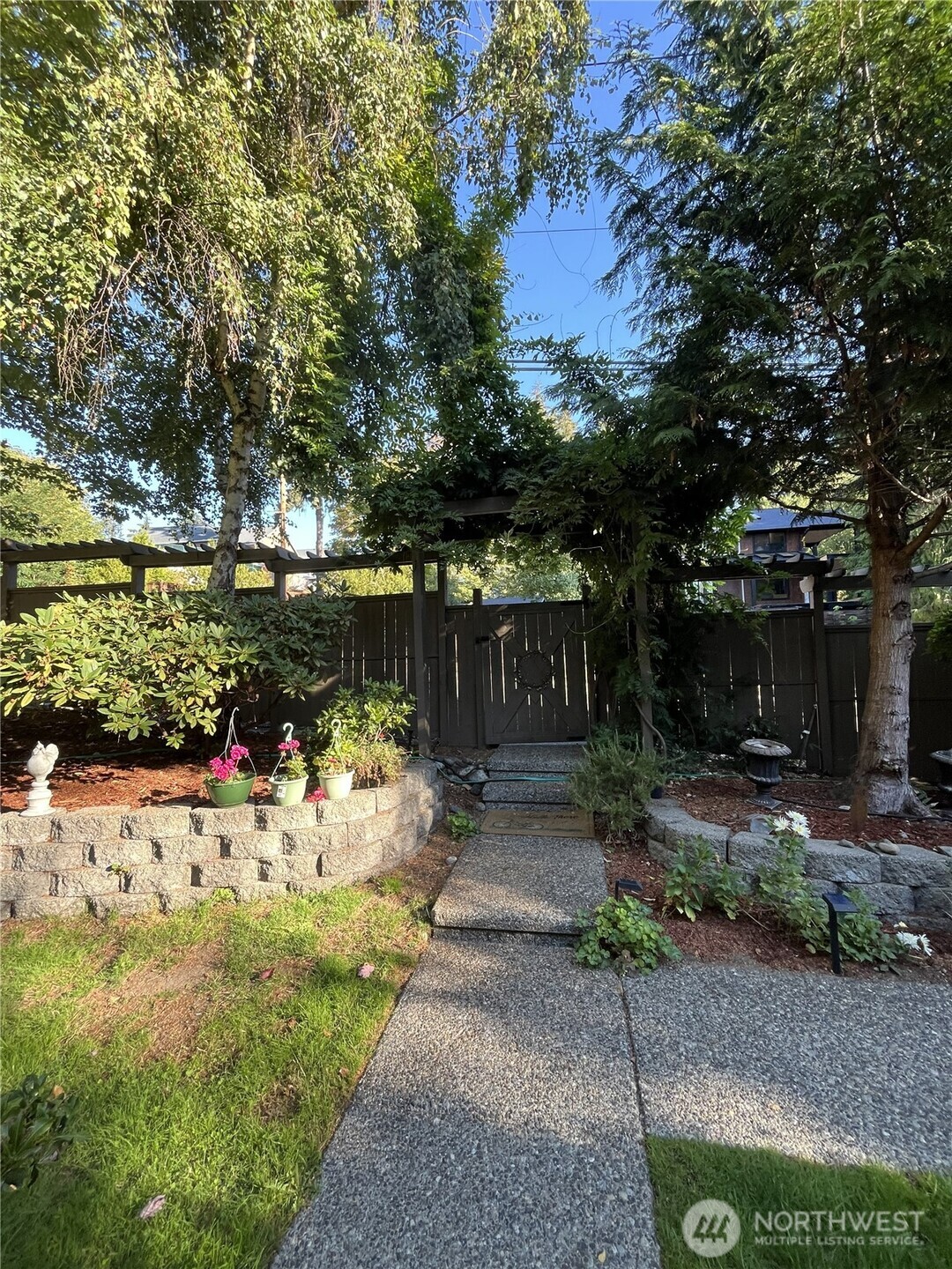 1163 Ne Wing Point Way Property Photo 2