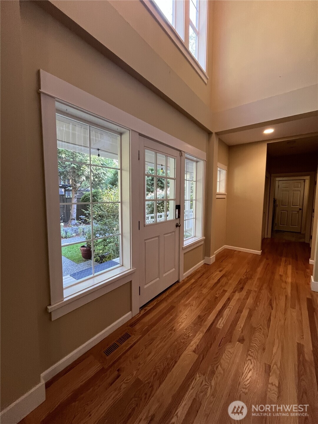 1163 Ne Wing Point Way Property Photo 4