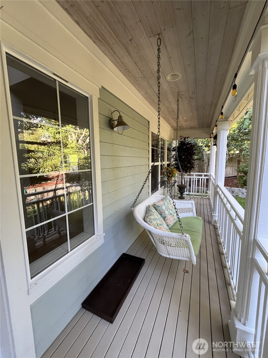 1163 Ne Wing Point Way Property Photo 5
