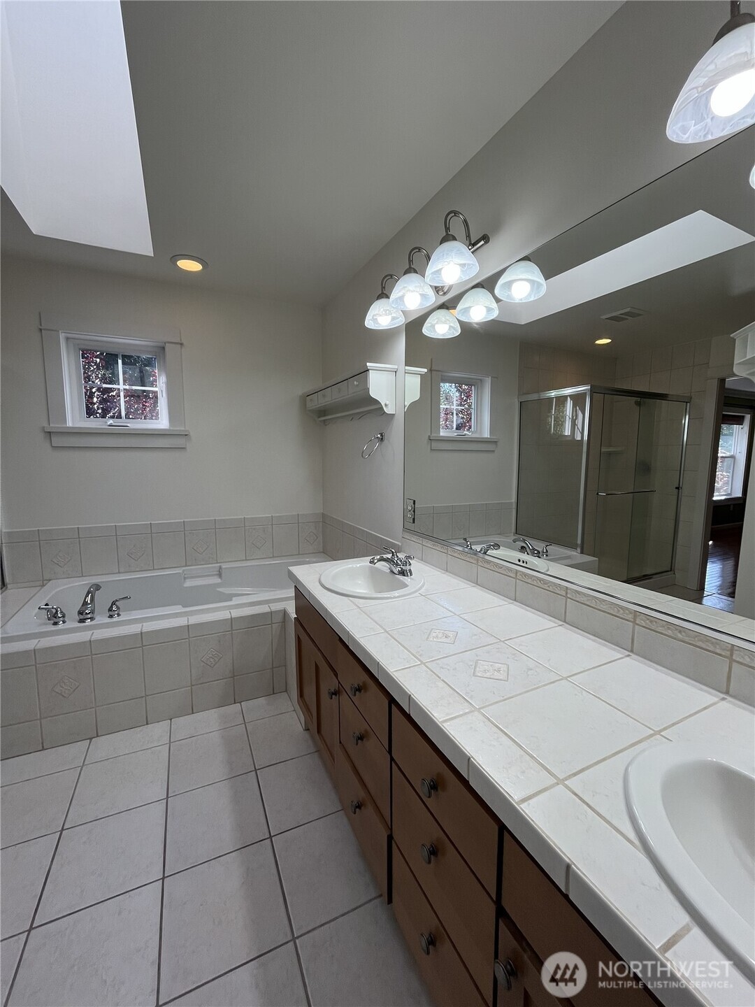 1163 Ne Wing Point Way Property Photo 23