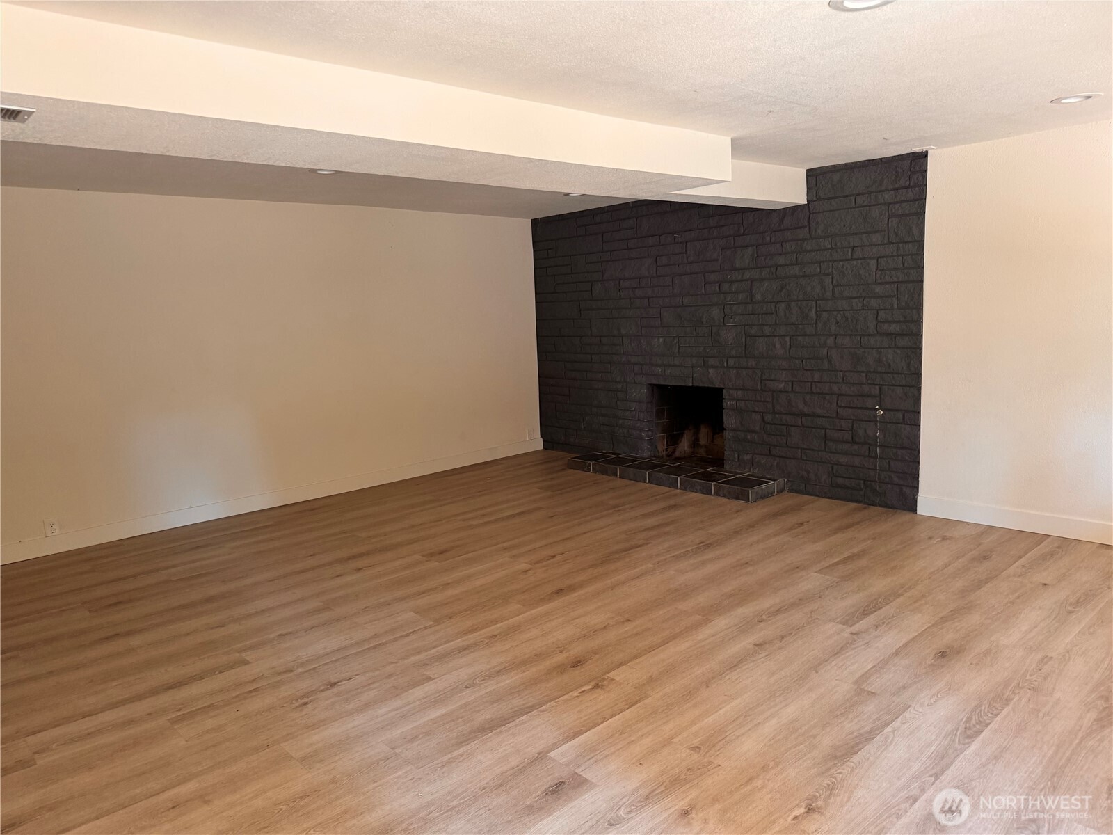 4003 140th Avenue Property Photo 9