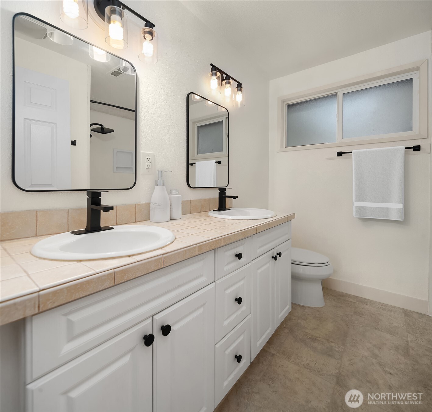 732 Ne Roswell Drive Property Photo 17