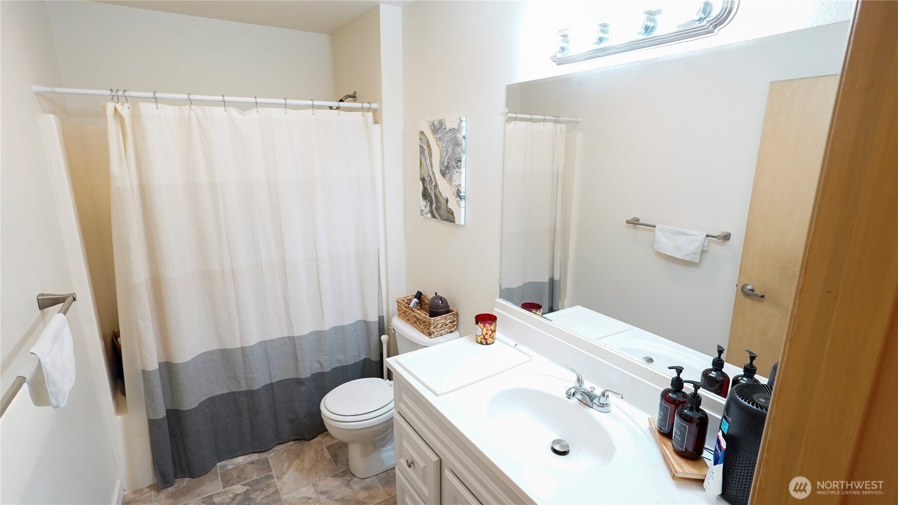 3221 S 208th Street Property Photo 14