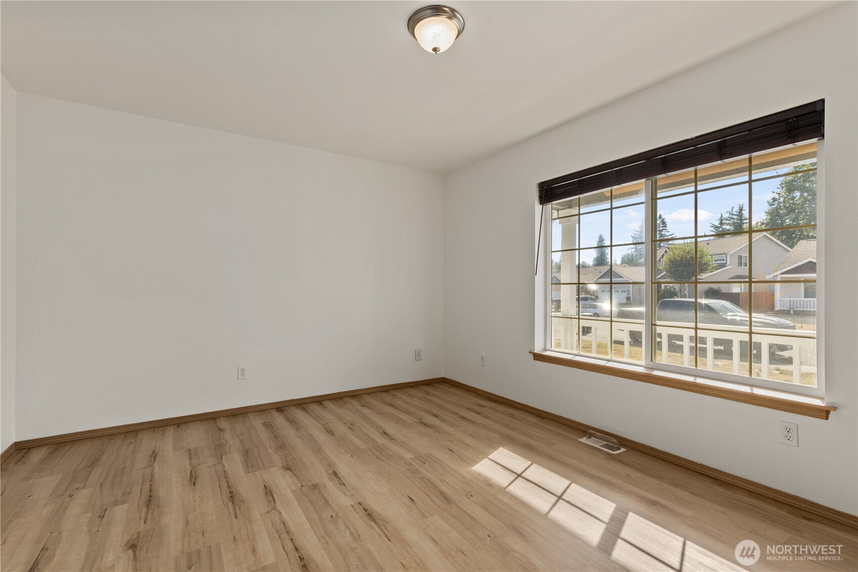 10906 183rd Avenue Property Photo 8