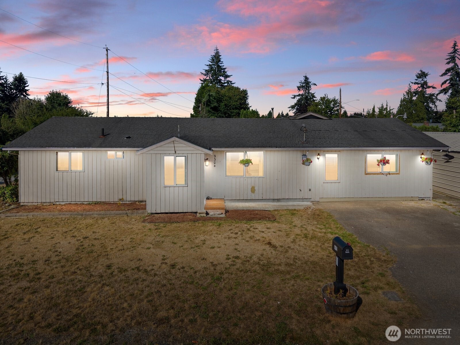 9304 55th Avenue Property Photo 2