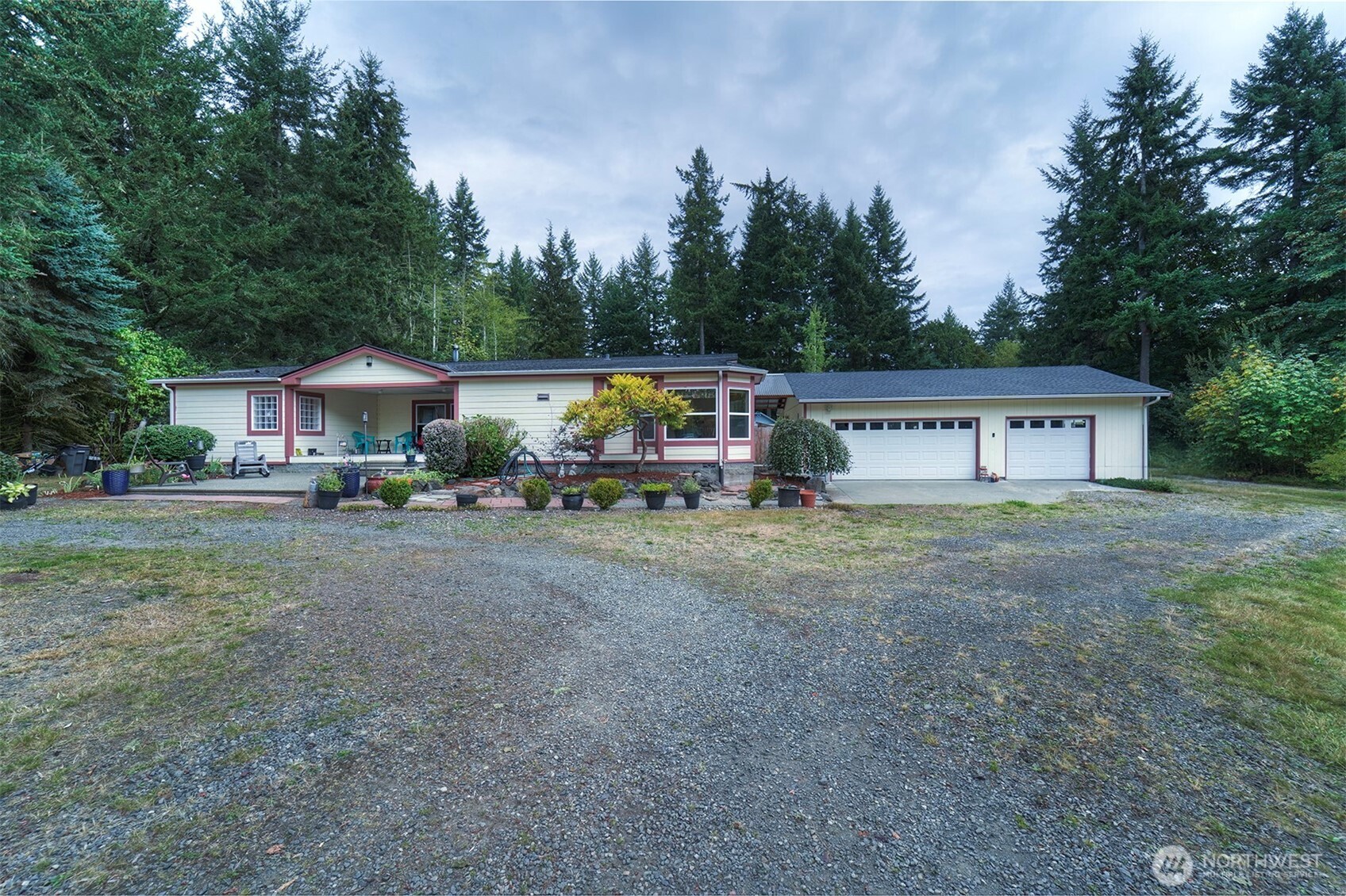 462 NW Equestrian Drive Property Photo 1