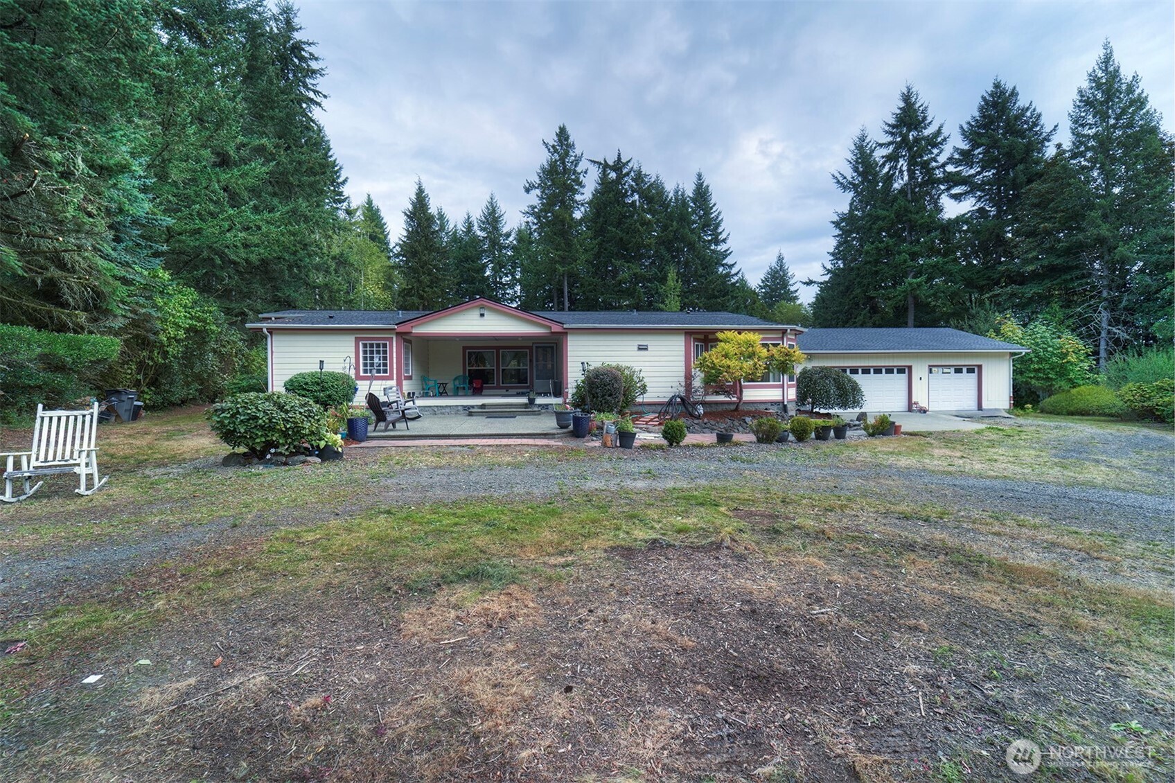 462 Nw Equestrian Drive Property Photo 3