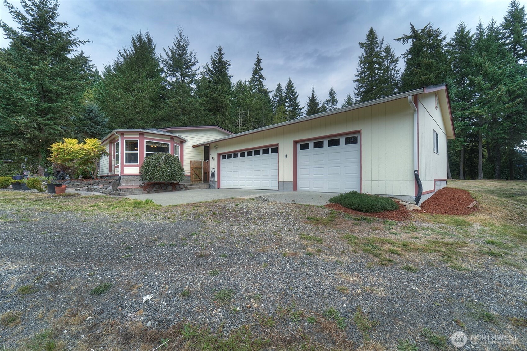 462 Nw Equestrian Drive Property Photo 5
