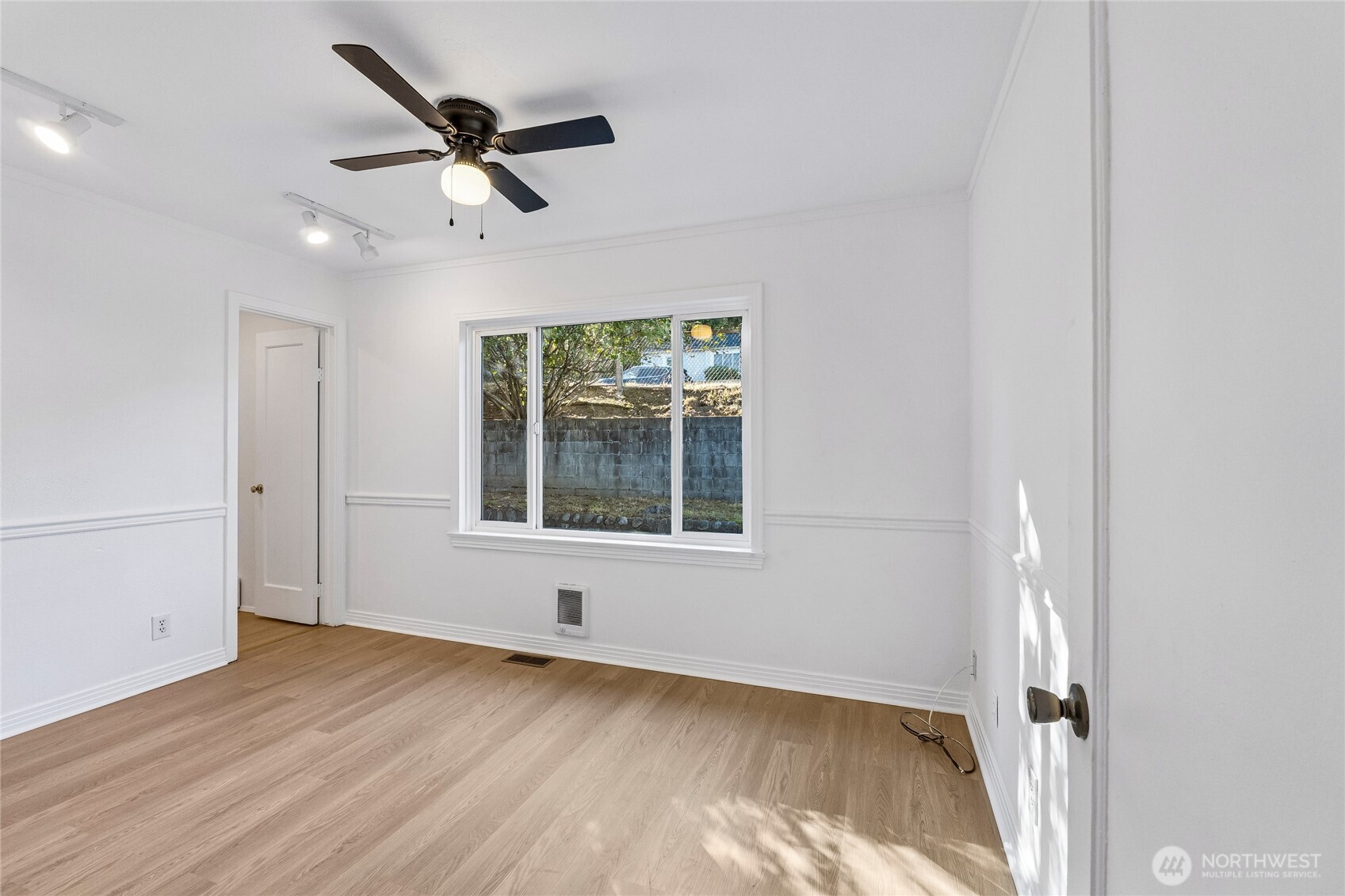 7014 S 126th Street Property Photo 10