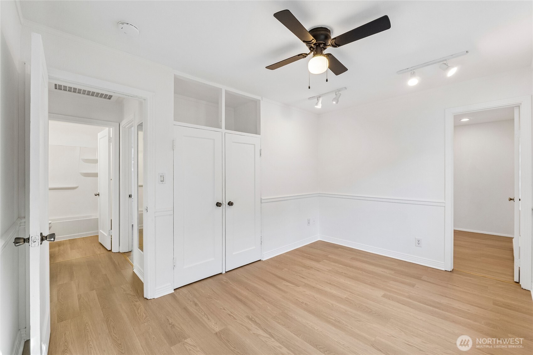 7014 S 126th Street Property Photo 11