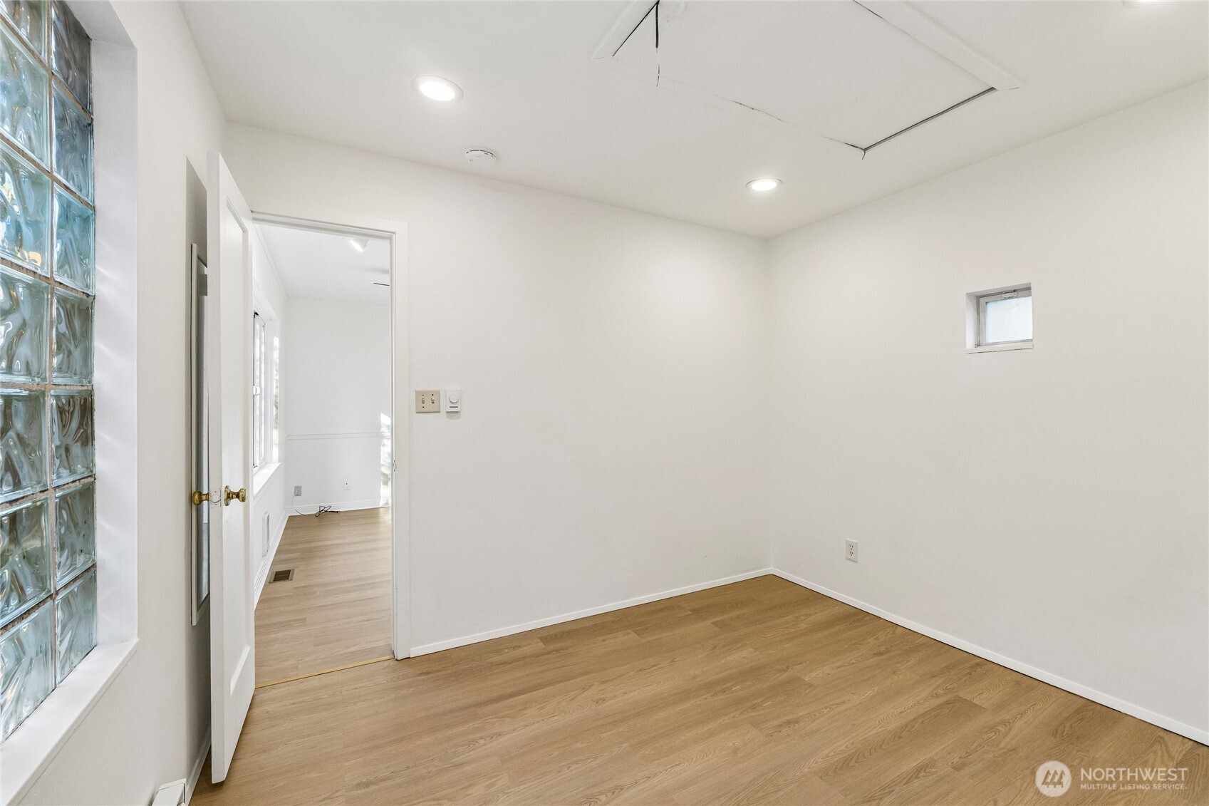 7014 S 126th Street Property Photo 14