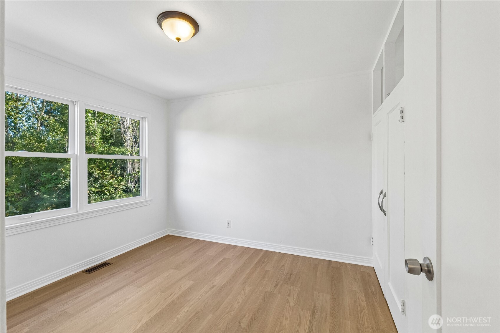 7014 S 126th Street Property Photo 16