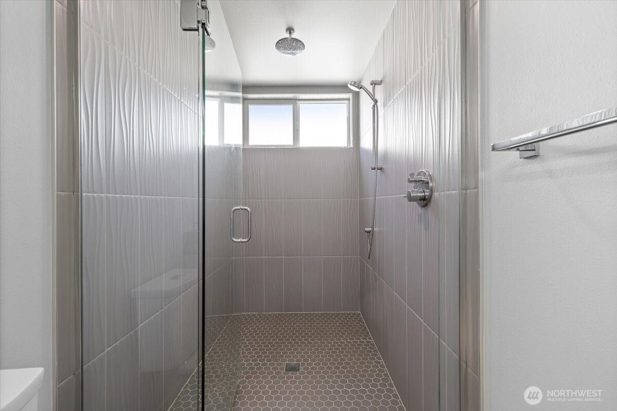 2440 Nw 60th Street A Property Photo 17