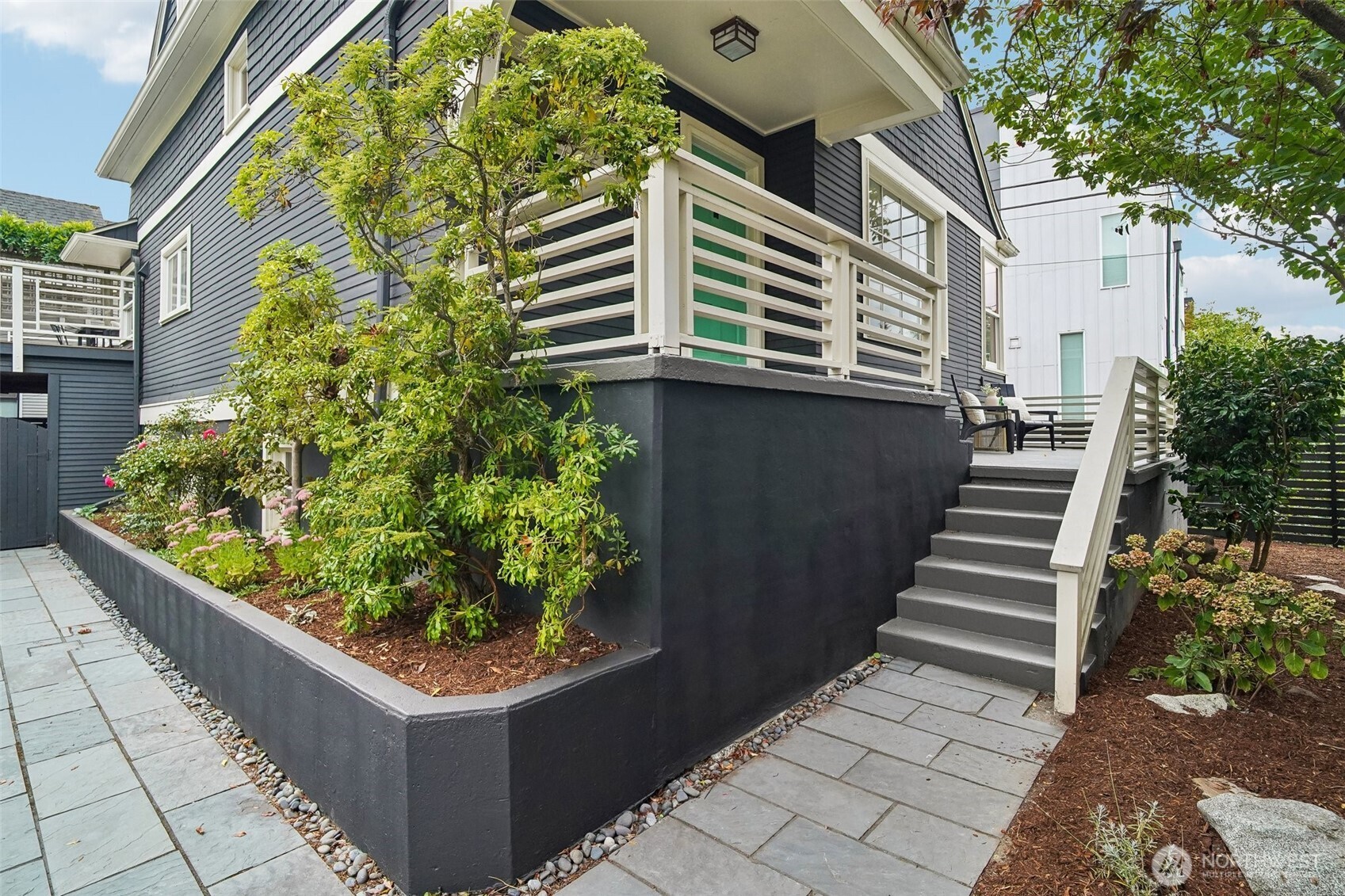 1009 W Crockett Street Property Photo 3