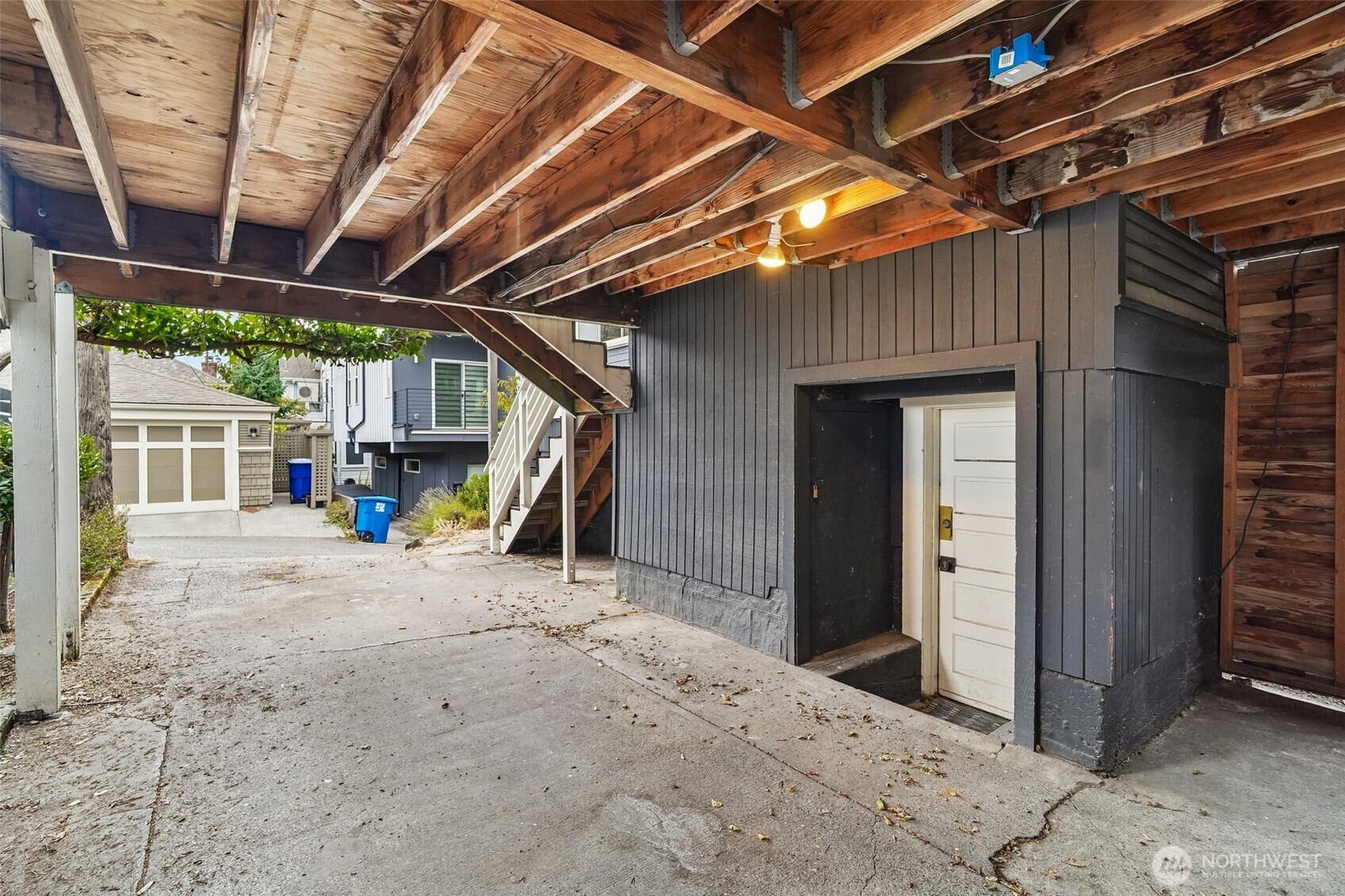 1009 W Crockett Street Property Photo 34