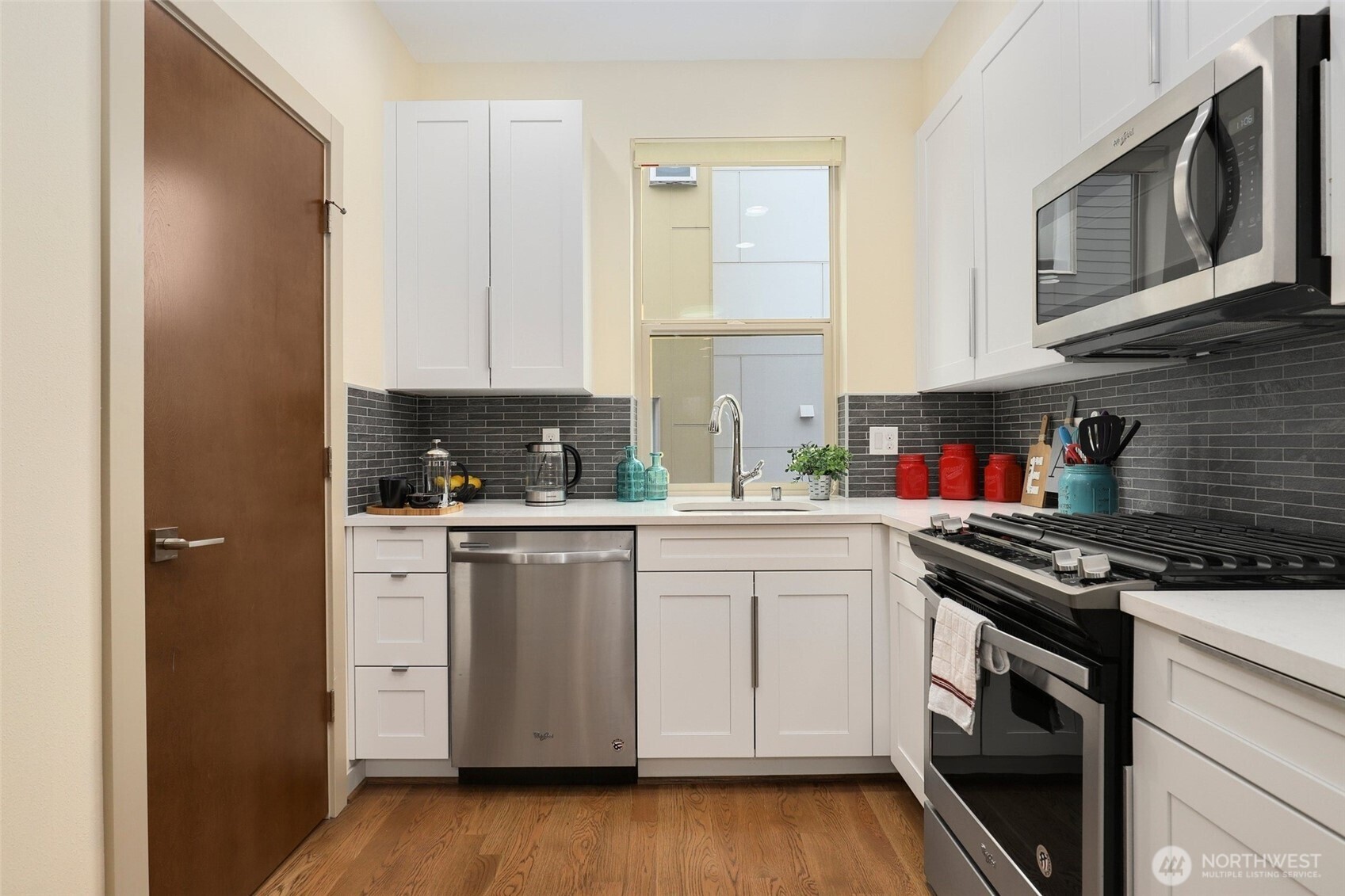 709 15th Avenue B Property Photo 6