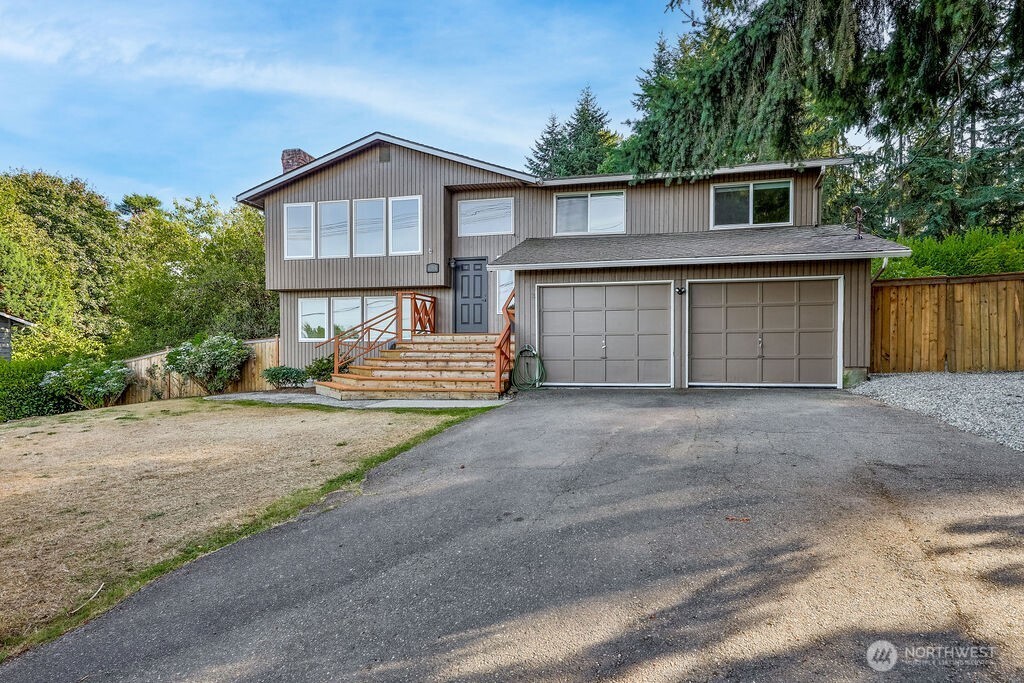 10004 180th Street Property Photo 2