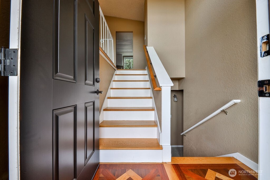 10004 180th Street Property Photo 3