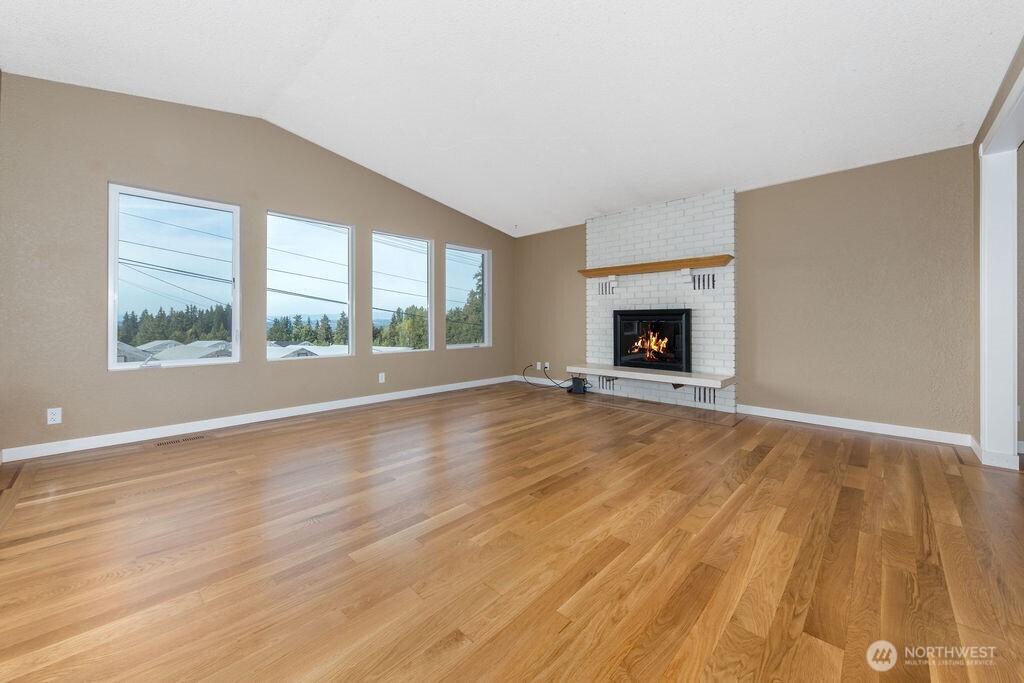 10004 180th Street Property Photo 6