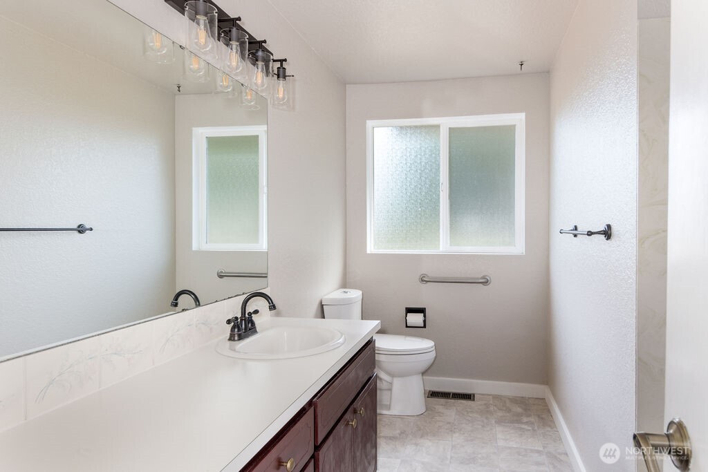 10004 180th Street Property Photo 14