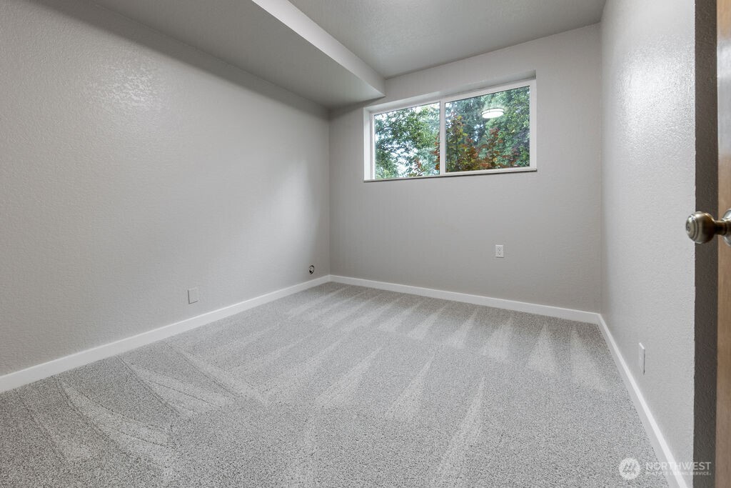 10004 180th Street Property Photo 30
