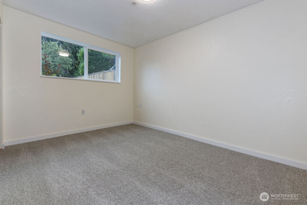 10004 180th Street Property Photo 31