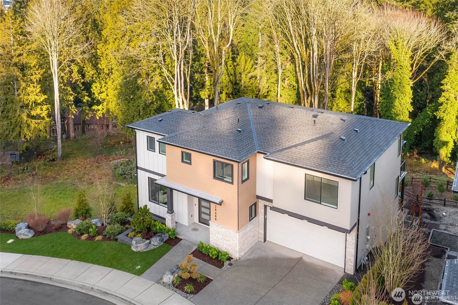 16466 73rd Place Property Photo 1