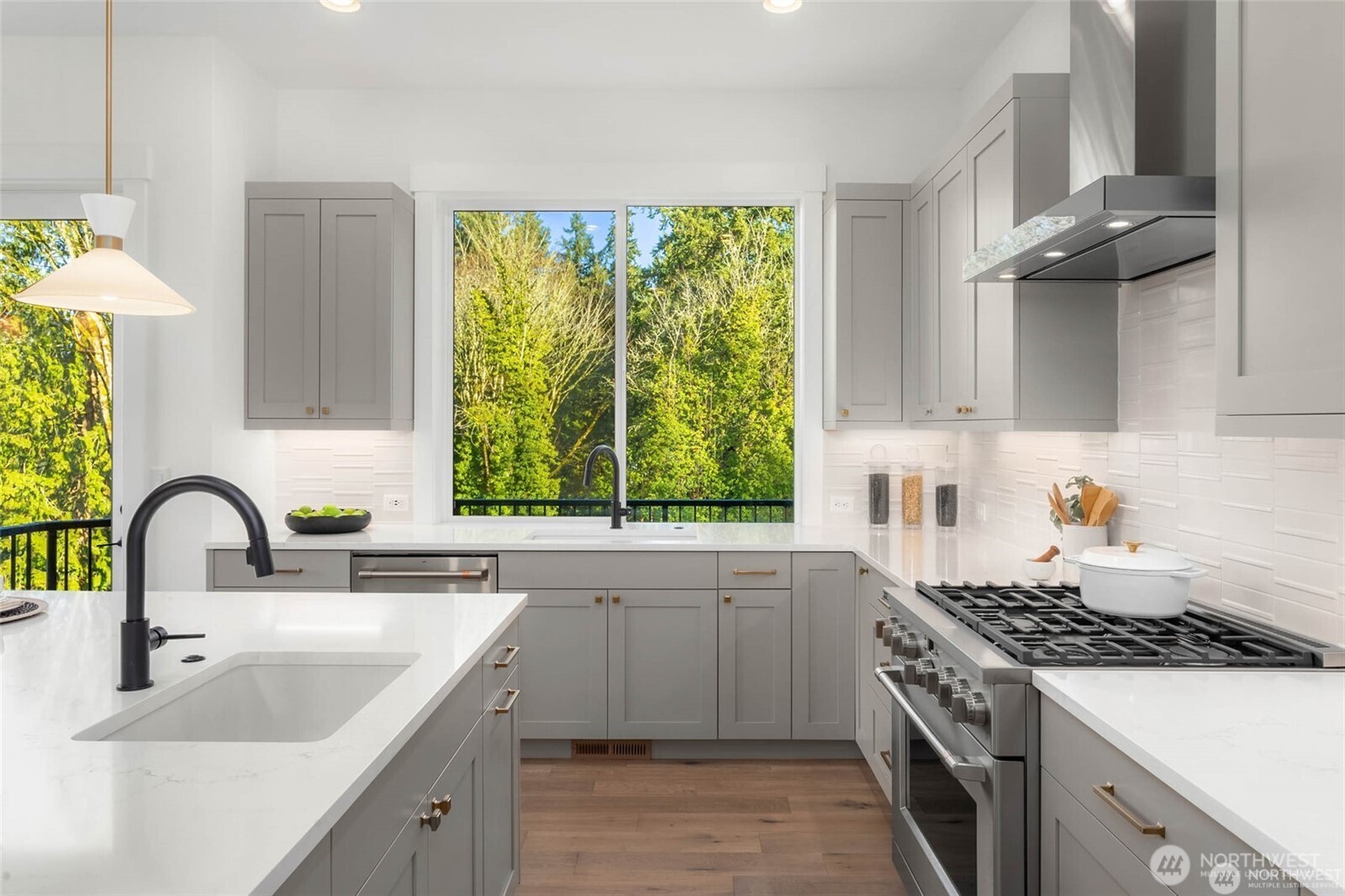 16466 73rd Place Property Photo 10