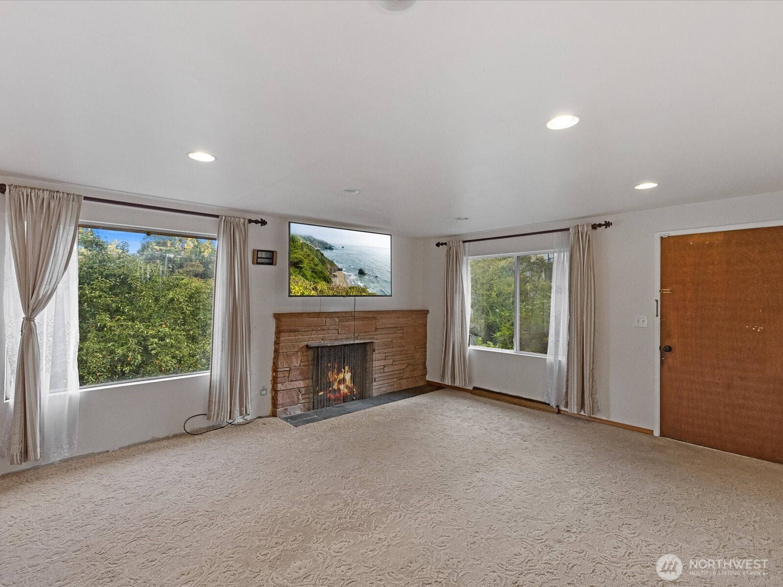 4631 47th Avenue Property Photo 3