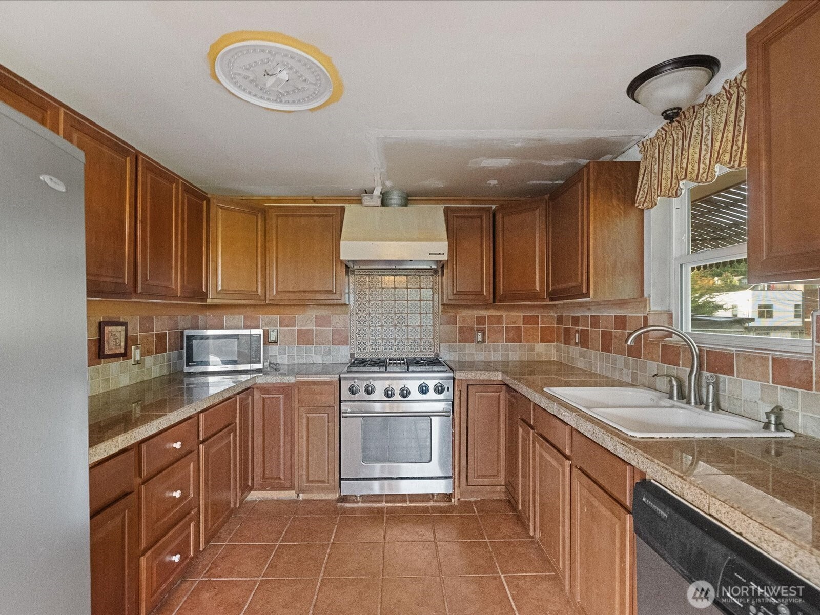 4631 47th Avenue Property Photo 6