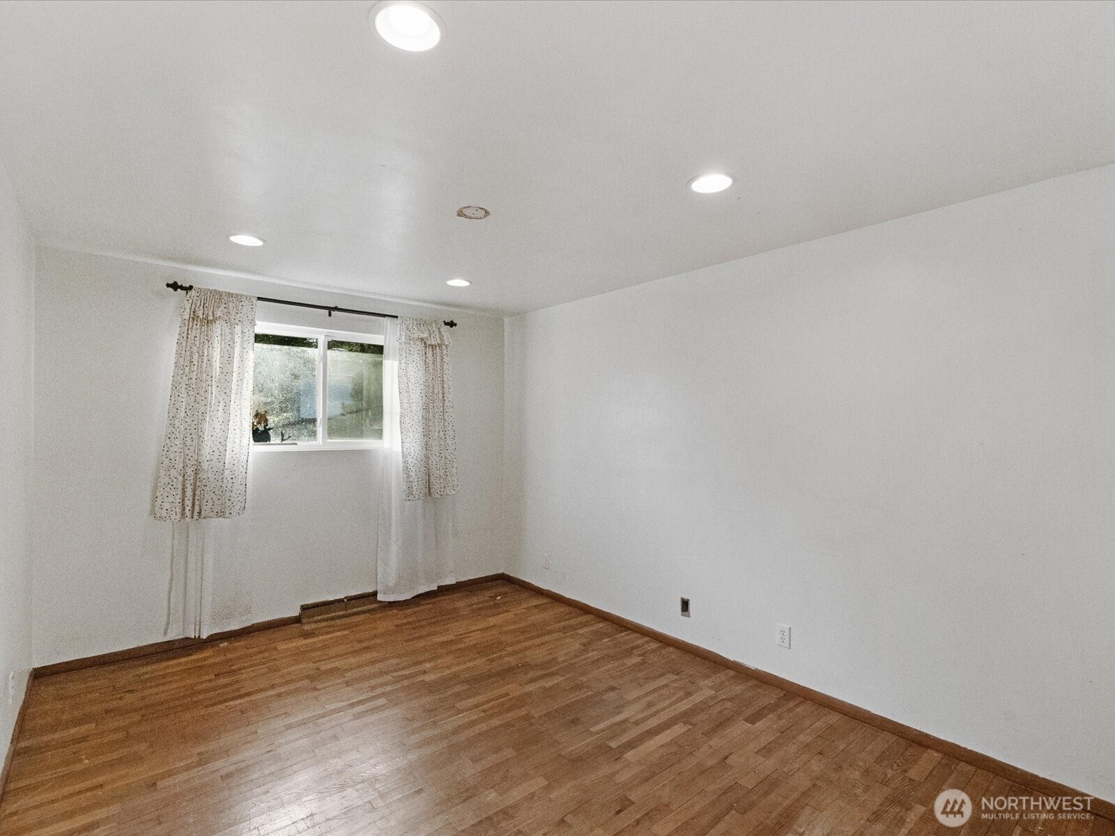 4631 47th Avenue Property Photo 10