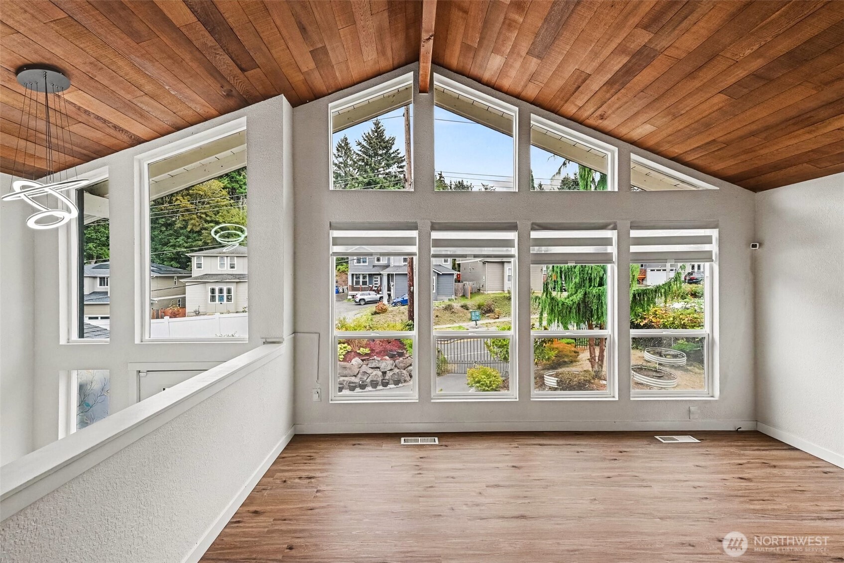 19643 Talbot Road Property Photo 6