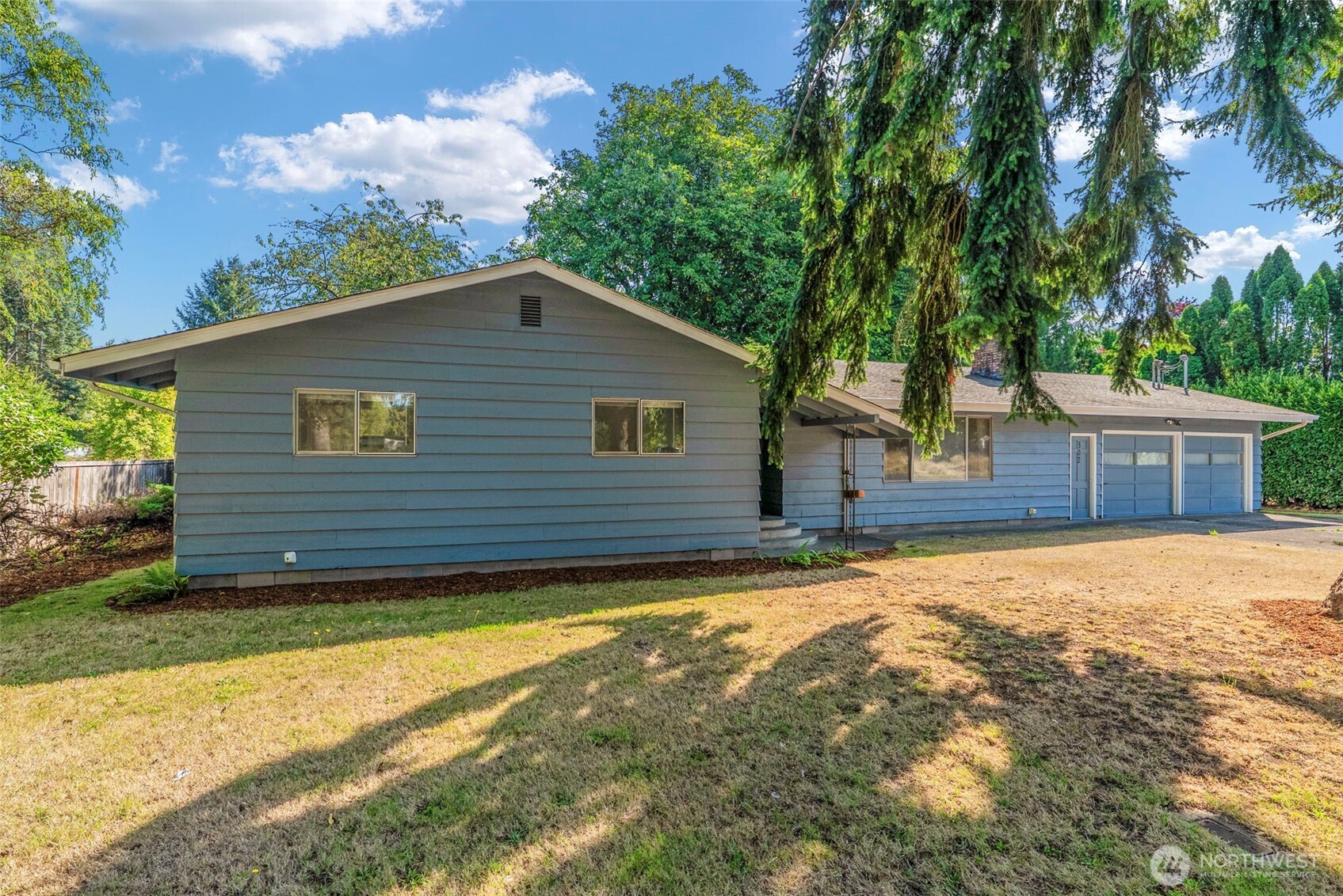 302 Cowlitz Drive Property Photo 2
