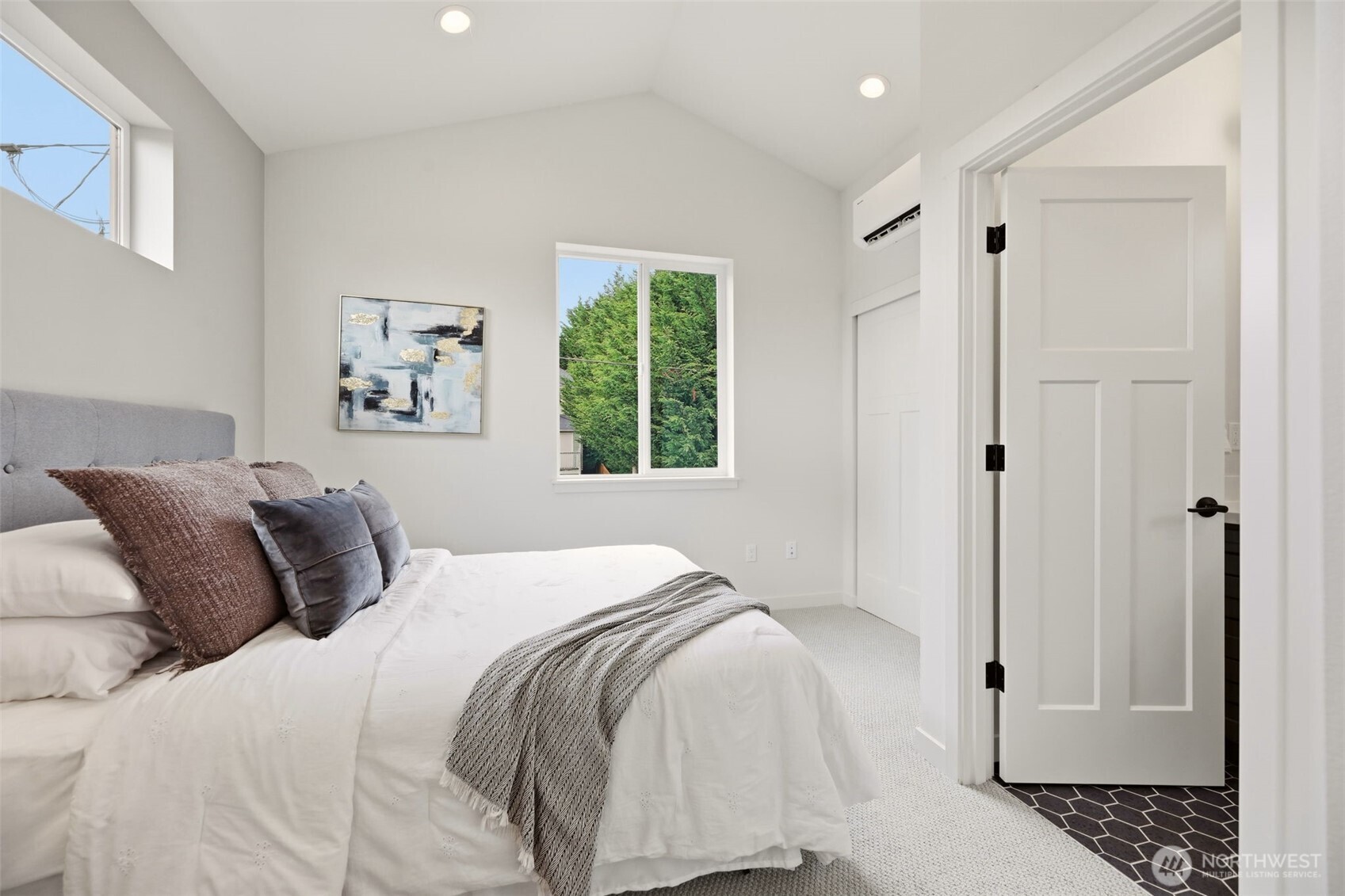 2018 Oakes Avenue C Property Photo 6