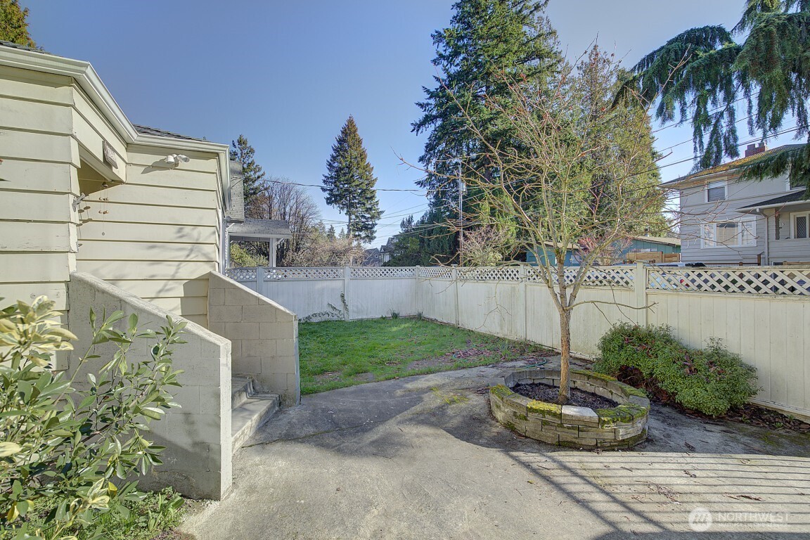 1210 Ne 95th Street Property Photo 2