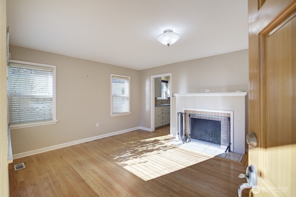 1210 Ne 95th Street Property Photo 3