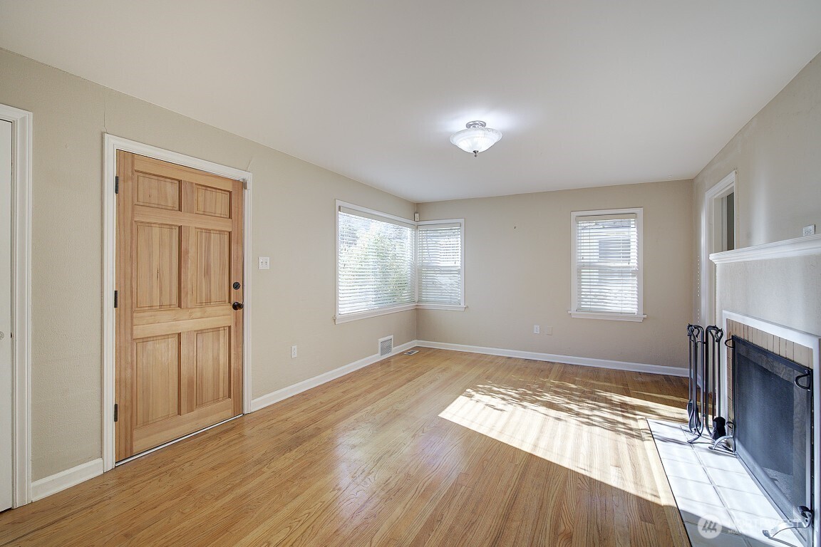 1210 Ne 95th Street Property Photo 4