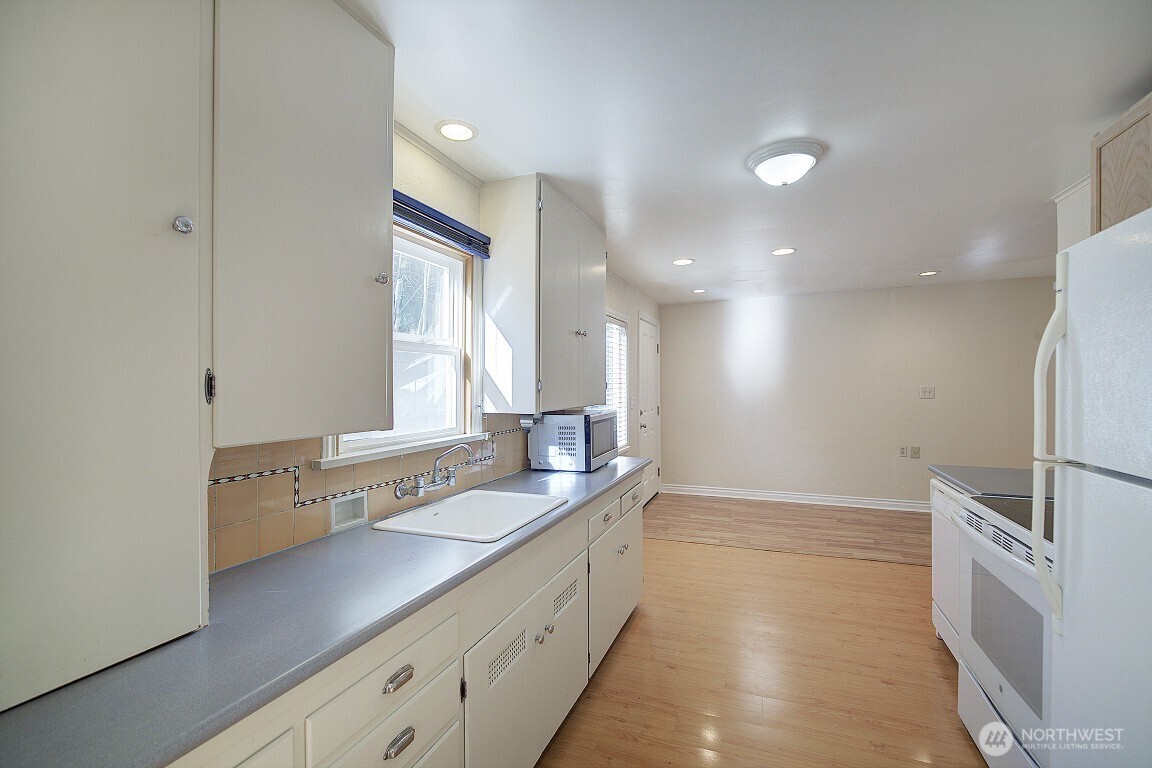 1210 Ne 95th Street Property Photo 7