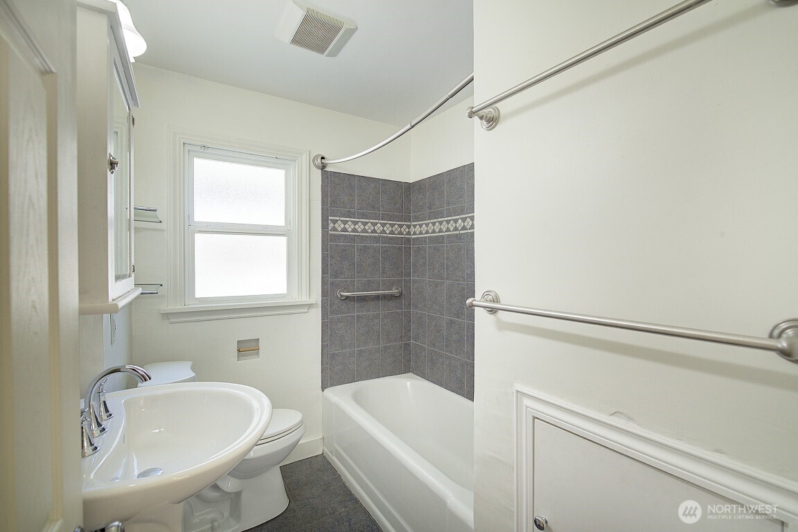 1210 Ne 95th Street Property Photo 14