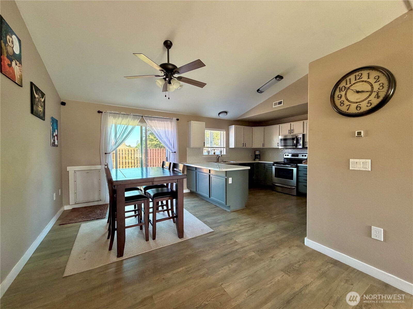 1616 Ne Pirate Lane Property Photo 3