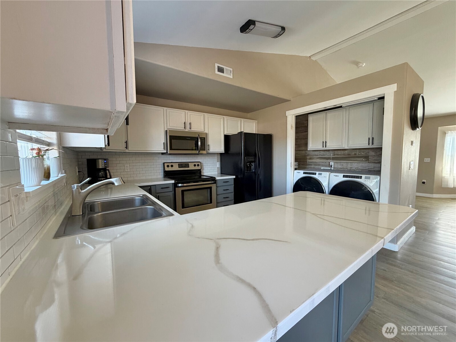 1616 Ne Pirate Lane Property Photo 4
