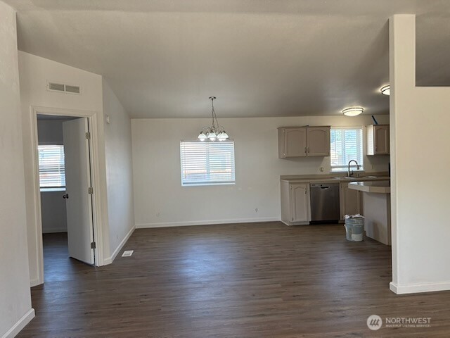 131 W Freedom Lane Property Photo 7