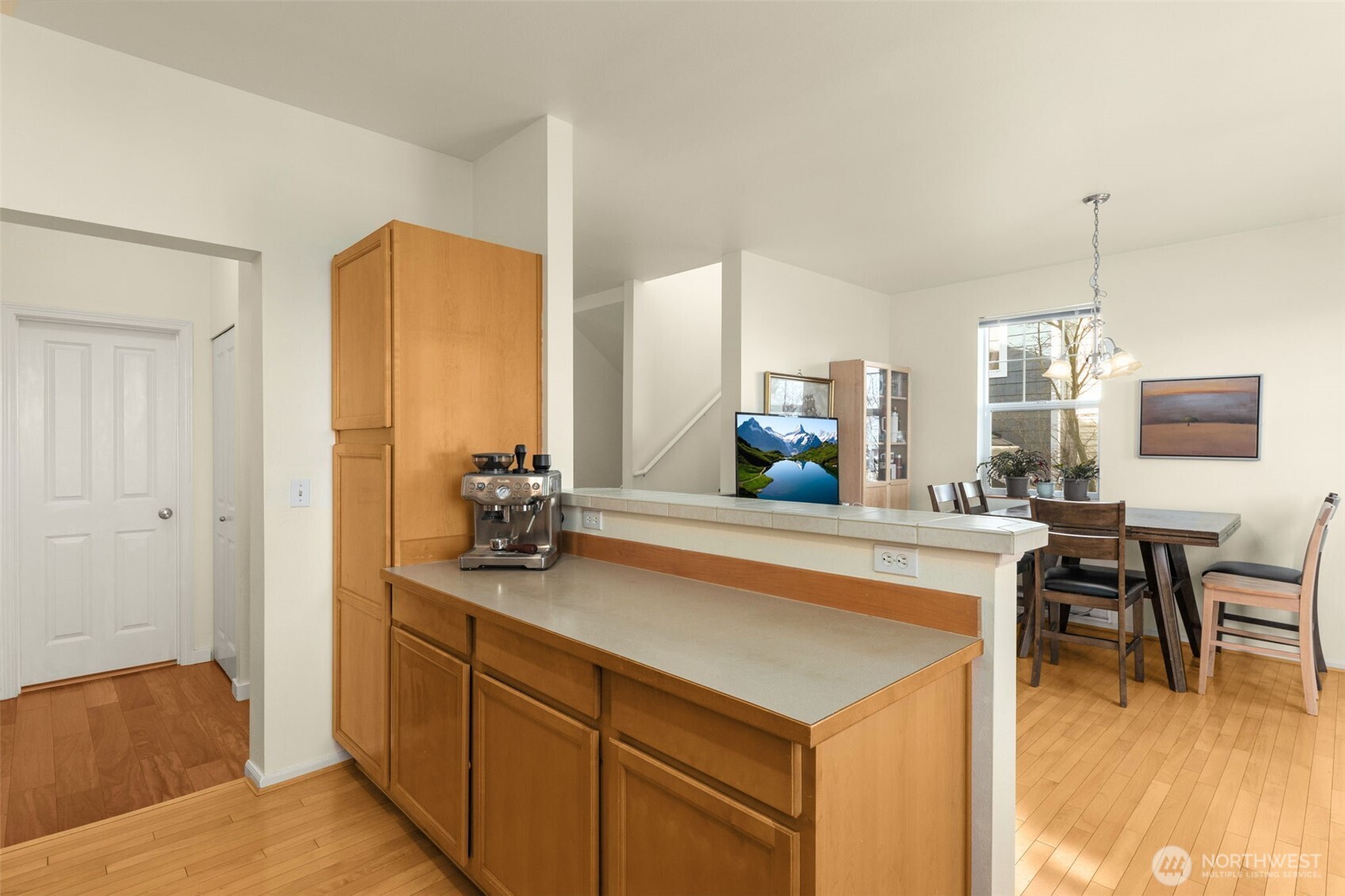 6895 Holly Park Drive Property Photo 8