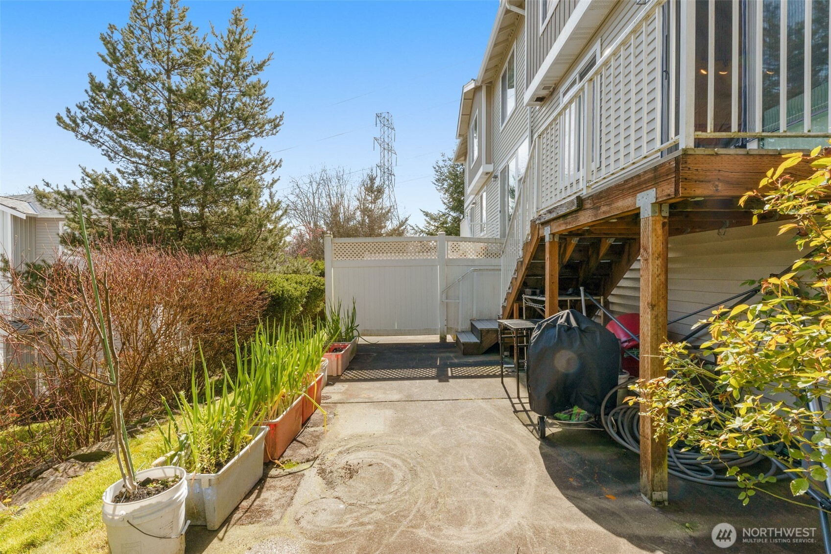 6895 Holly Park Drive Property Photo 25