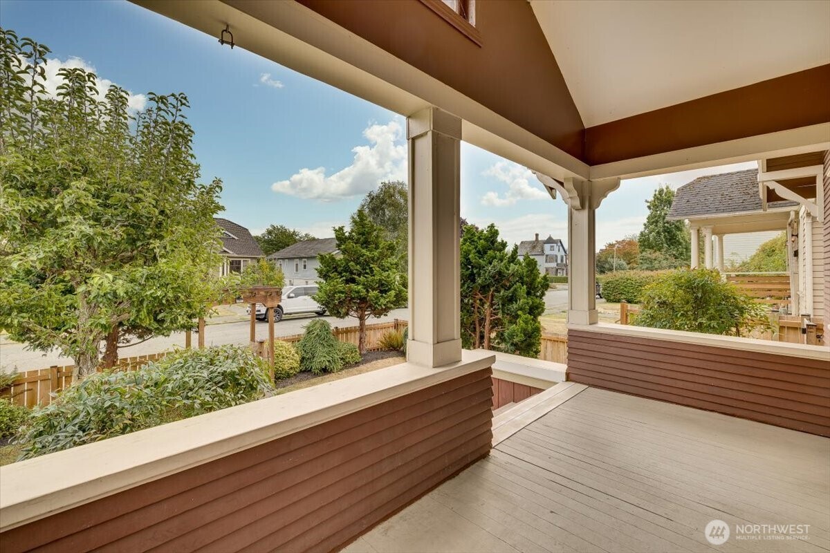 2020 Lombard Avenue Property Photo 3
