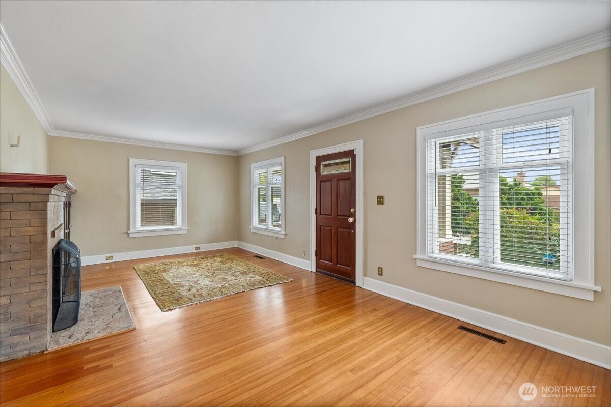2020 Lombard Avenue Property Photo 4