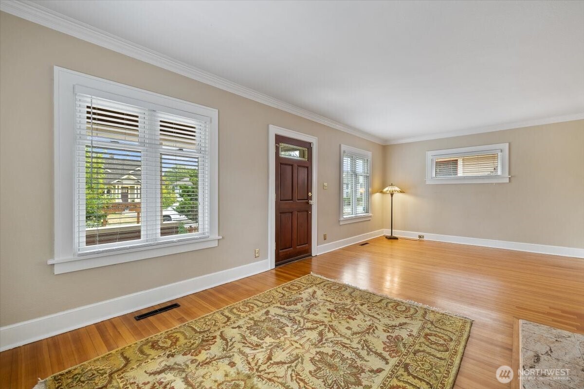 2020 Lombard Avenue Property Photo 6