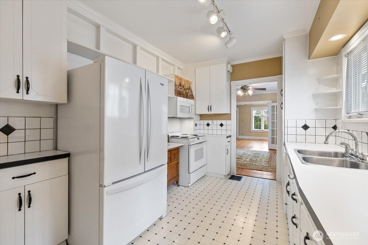 2020 Lombard Avenue Property Photo 9