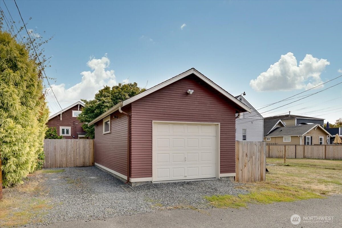 2020 Lombard Avenue Property Photo 16